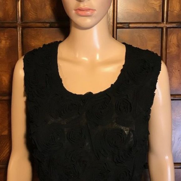 Chiffon 3D Rosette Scoop Neck Sleeveless Top - Picture 6 of 11
